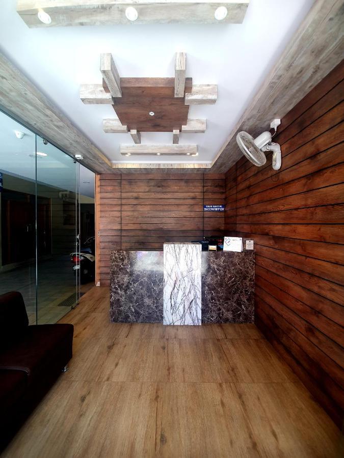 Veekay Residency Hotell Bangalore Exteriör bild